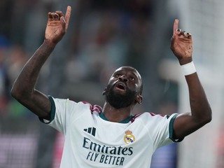 Antonio Rüdiger oslavuje víťazný gól Realu proti AS Rím.