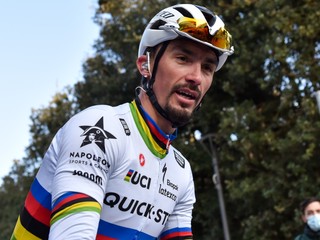 Francúzsky cyklista Julian Alaphilippe v drese majstra sveta.