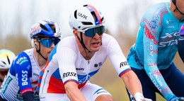 Lukáš Kubiš v drese slovenského šampióna v cestnej cyklistike. 