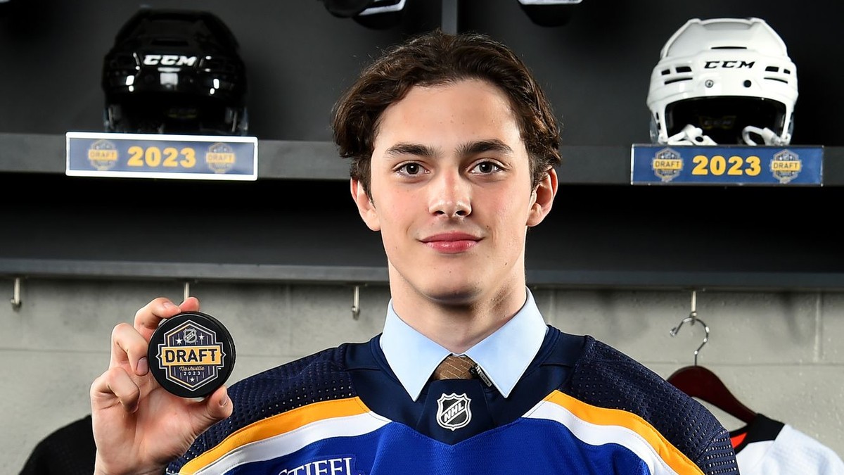 Verím, že v St. Louis vyhrám Stanley Cup, hovoril Dvorský. V klube odohral prvý zápas