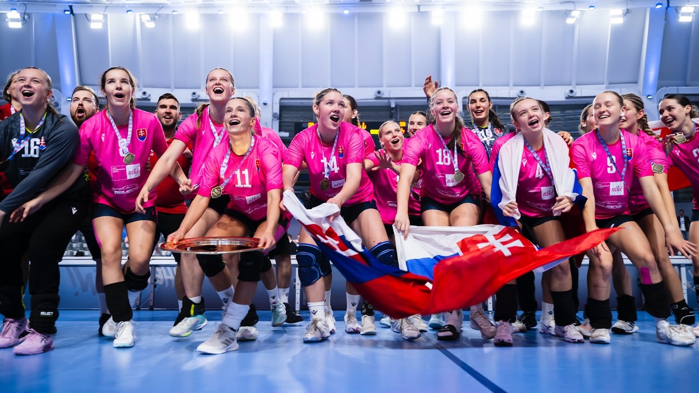 Slovenské hádzanárky po triumfe na ME do 17 rokov 2025.