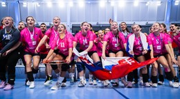Slovenské hádzanárky po triumfe na ME do 17 rokov 2025.