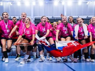 Slovenské hádzanárky po triumfe na ME do 17 rokov 2025.