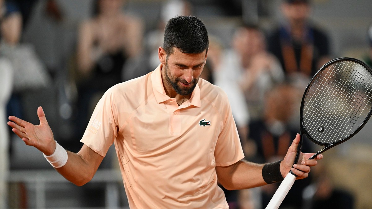 Srbský tenista Novak Djokovič oslavuje víťazstvo.