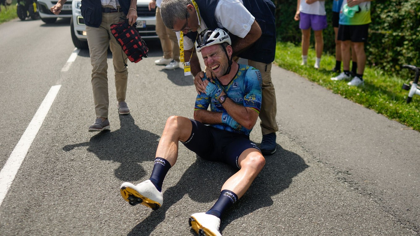 Mark Cavendish po páde počas Tour de France.