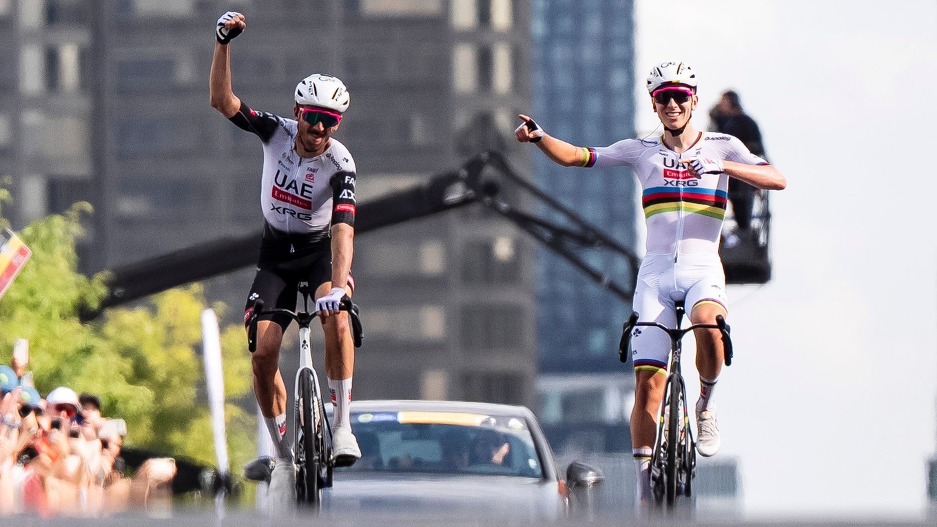 Brandon McNulty a Tadej Pogačar