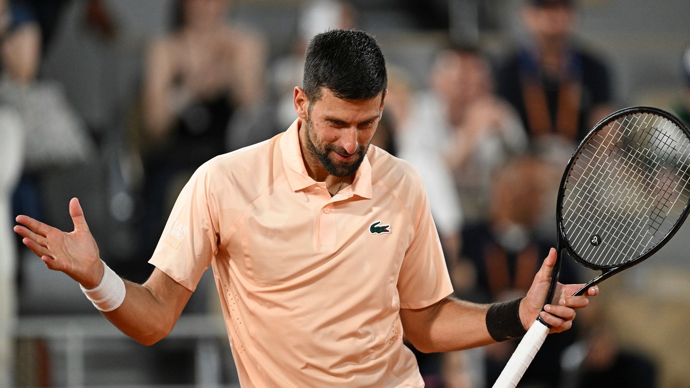 Srbský tenista Novak Djokovič oslavuje víťazstvo.