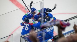 Na snímke gólová radosť hokejistov Slovenska v zápase základnej B-skupiny Slovensko - Kanada.