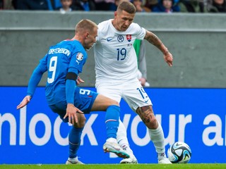 Športový TV program: Slovenskí futbalisti odohrajú kvalifikačný zápas o EURO 2024 proti Portugalsku.