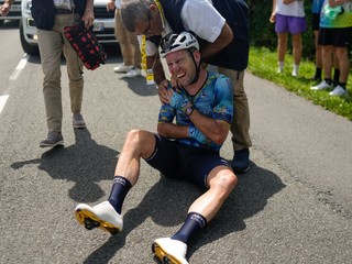 Mark Cavendish po páde počas Tour de France.