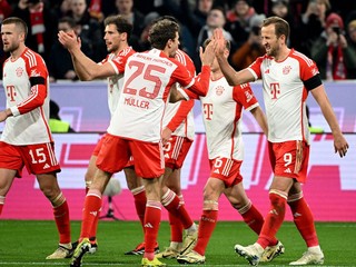 Radosť hráčov Bayernu Mníchov po góle Harryho Kanea. 