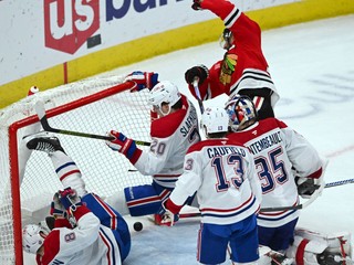 Nick Foligno strieľa gól, ktorému nezabránil ani Juraj Slafkovský. 