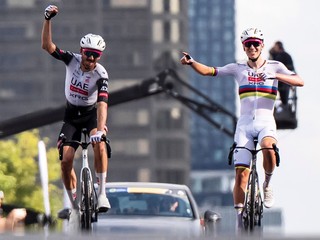 Brandon McNulty a Tadej Pogačar