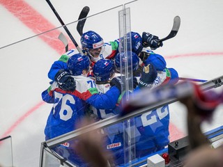 Na snímke gólová radosť hokejistov Slovenska v zápase základnej B-skupiny Slovensko - Kanada.