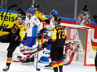 Foto zo zápasu Nemecko - Taliansko na MS v hokeji 2021.