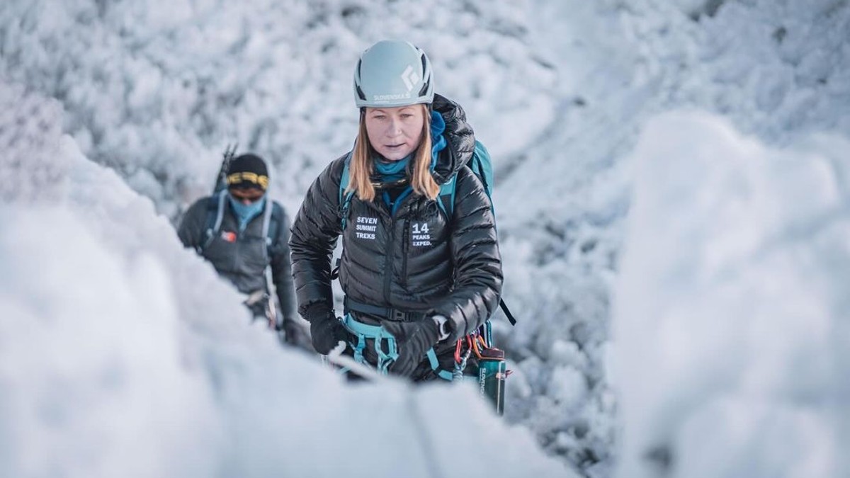 Lucia Janičová pri výstupe na Mount Everest. 