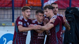 Futbalisti FK Železiarne Podbrezová oslavujú gól.