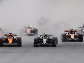 Fotka zo štartu šprintu na Veľkej cene Miami.