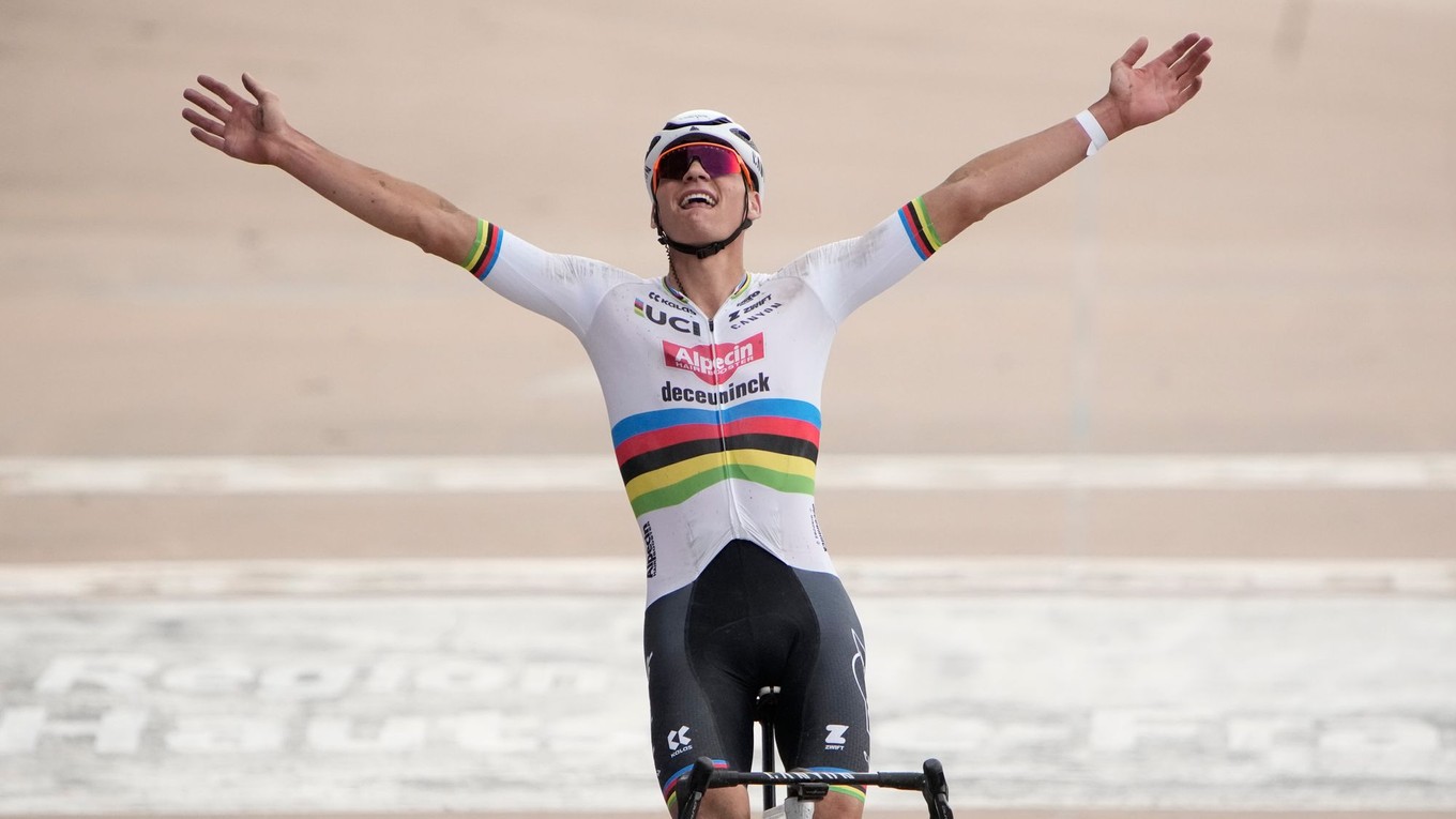 Mathieu van der Poel sa stal víťazom monumentálnej klasiky Paríž-Roubaix 2024.