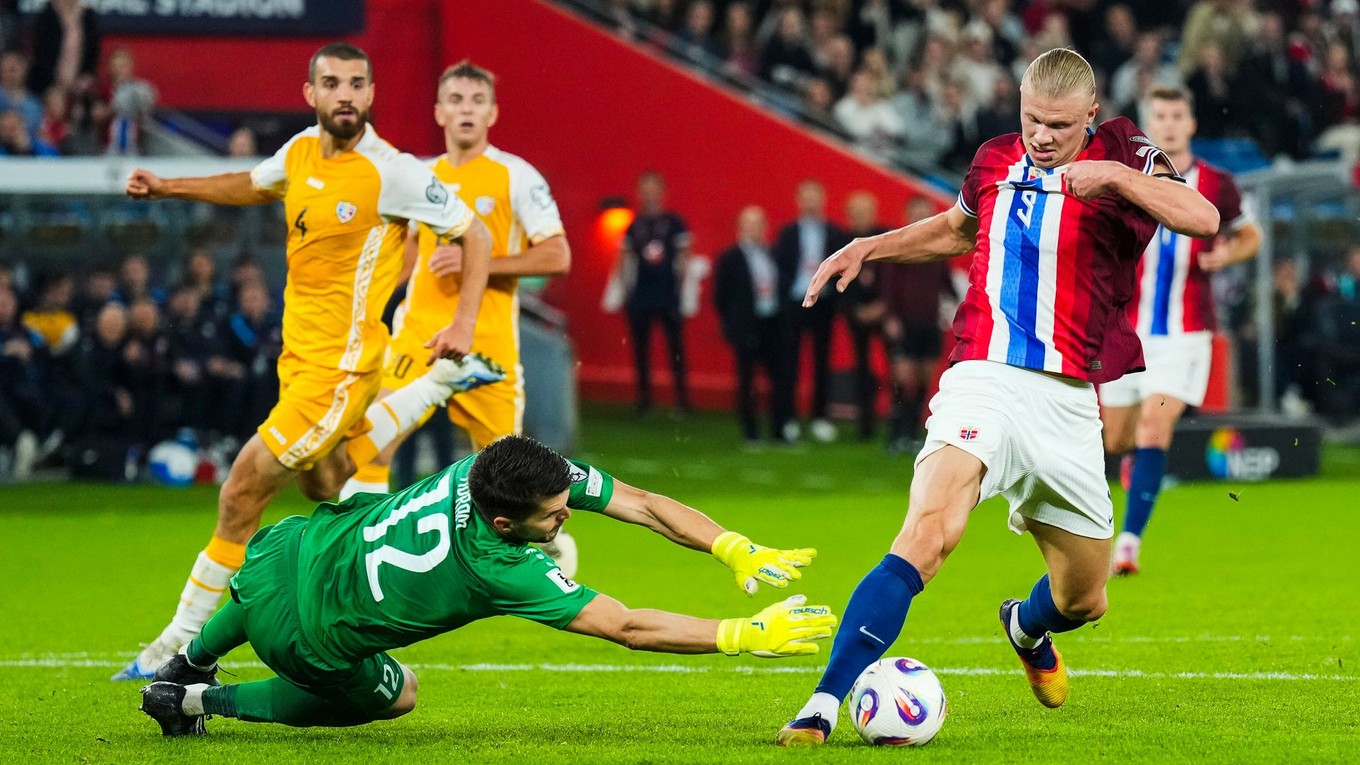 Erling Haaland a Cristian Avram.