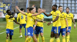 Hráči MFK Zemplín Michalovce oslavujú gól. 