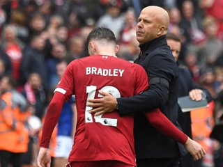 Arne Slot a Conor Bradley