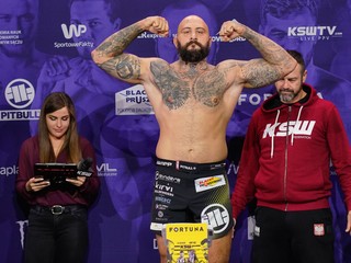 Michal Martínek na vážení pred turnajom KSW 75.