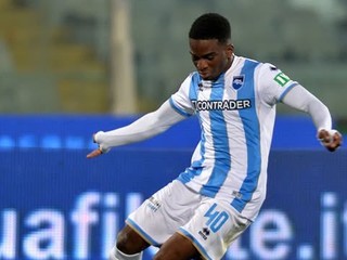 Stéphane Omeonga v drese Pescara Calcio.