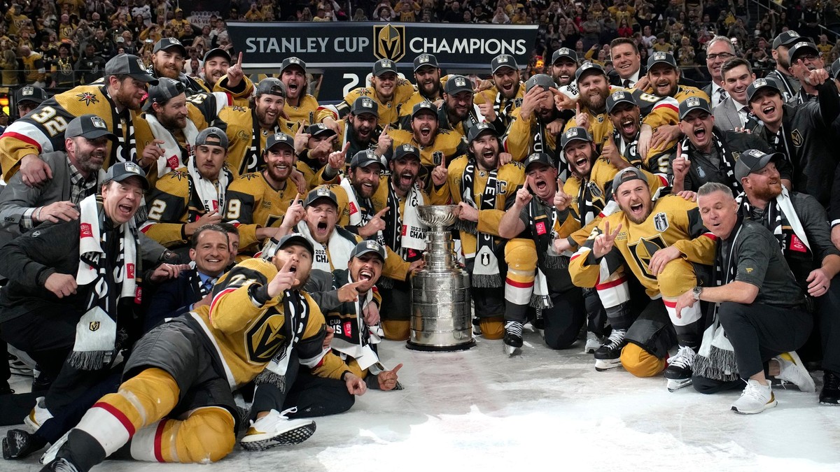 NHL Vegas Golden Knights oslavujú prvý Stanley Cup v dejinách
