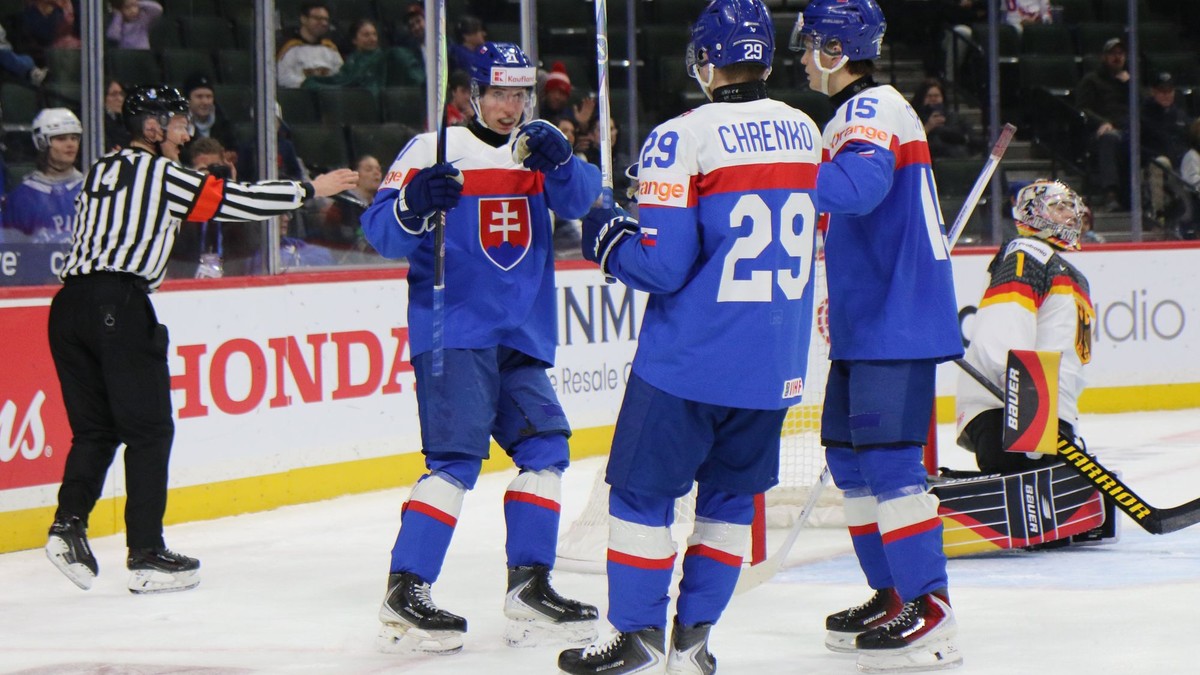 Slovenskí mladíci sa tešia z gólu v zápase proti Nemecku na MS U20 2026.