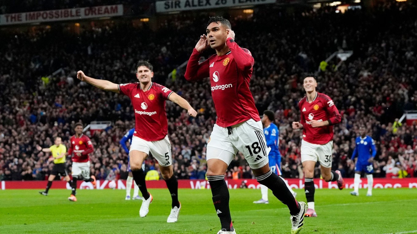 Casemiro oslavuje gól v zápase Manchester United - Chelsea