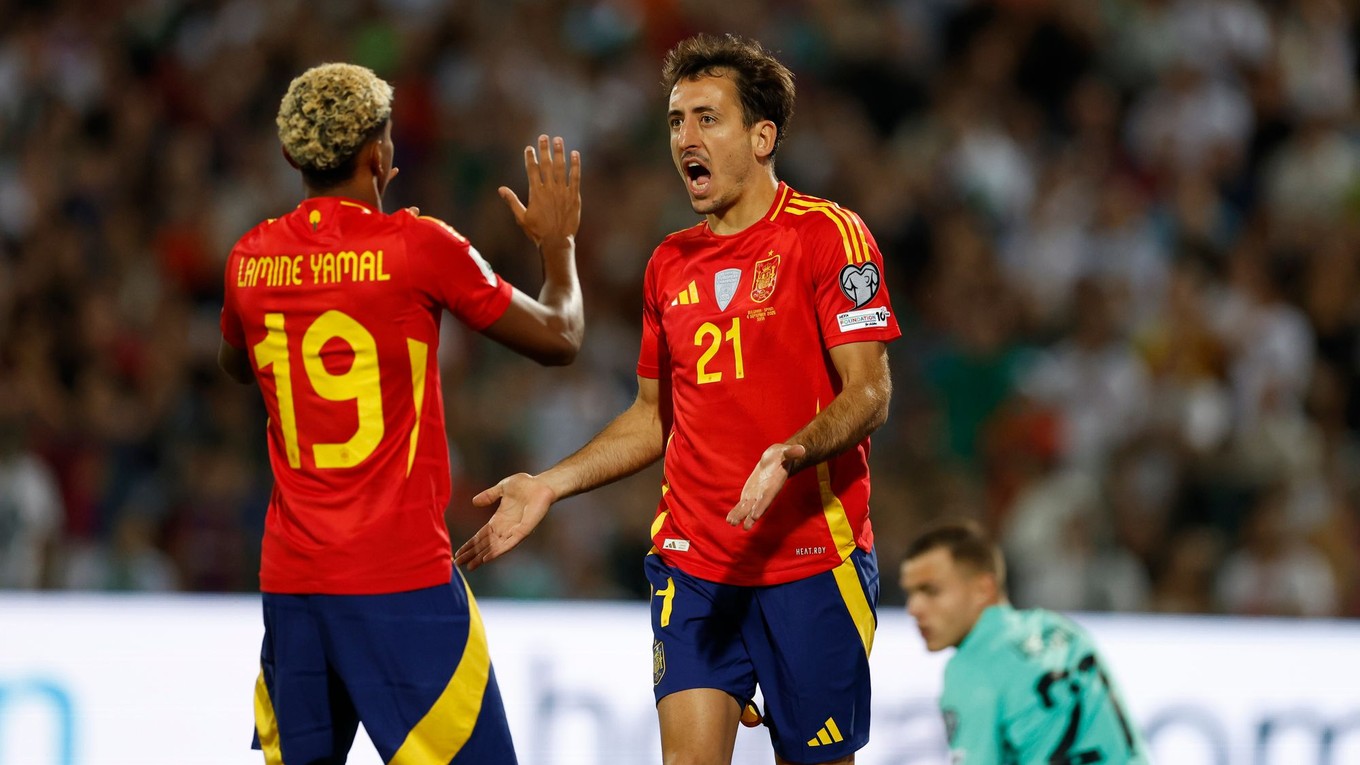Lamine Yamal a Mikel Oyarzabal oslavujú gól