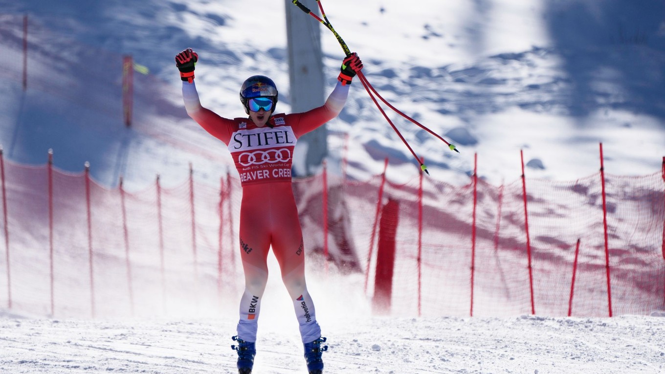 Marco Odermatt sa teší v cieli zjazdu Svetového pohára alpských lyžiarov v Beaver Creeku