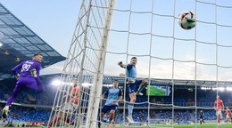 Juraj Kucka strieľa gól v prvom zápase Slovana s FC Struga