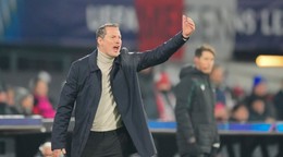 Tréner Brian Priske na lavičke Feyenoordu Rotterdam.