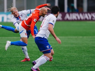 Momentka zo zápasu Faerské ostrovy - Česko