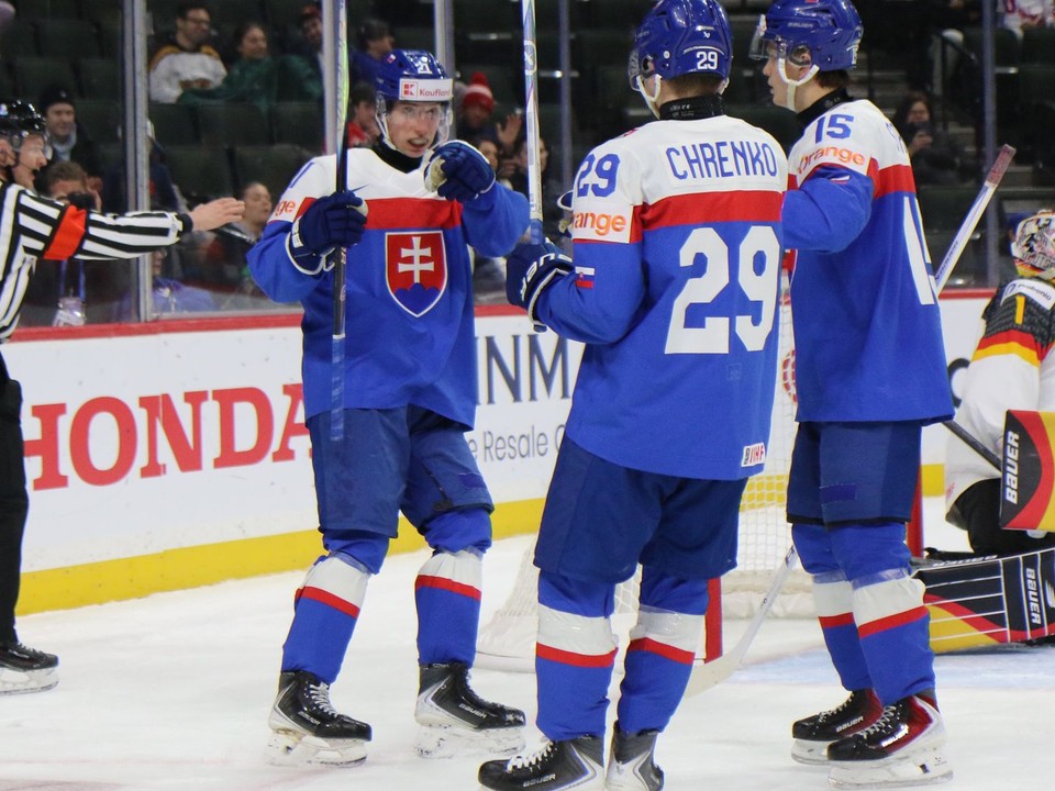 Slovenskí mladíci sa tešia z gólu v zápase proti Nemecku na MS U20 2026.