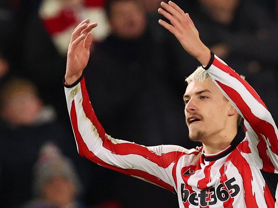 Tomáš Rigo oslavuje gól v drese Stoke City. 