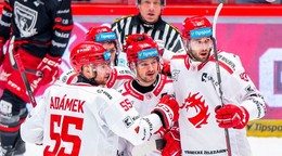 Libor Hudáček (v strede) oslavuje gól so spoluhráčmi