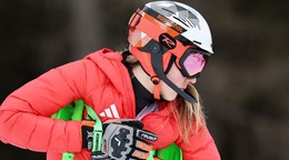 Petra Vlhová počas prehliadky trate pred tímovou súťažou na ZOH 2026.