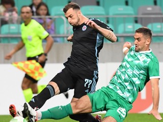 Aleksandar Čavrič v zápase proti Olimpija Ľubľana.