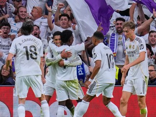 Jude Bellingham oslavuje gól v sieti FC Barcelona.