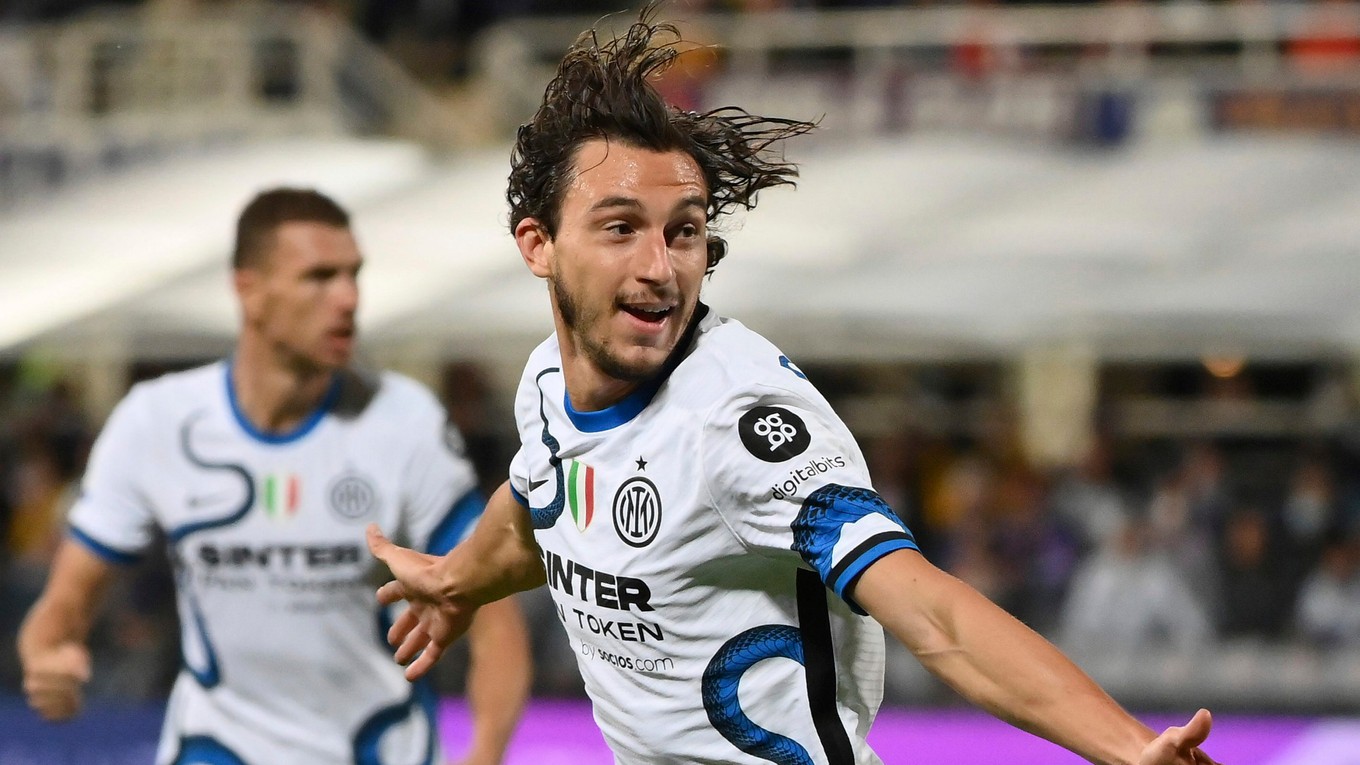 Matteo Darmian sa v drese Interu Miláno teší po strelenom góle.