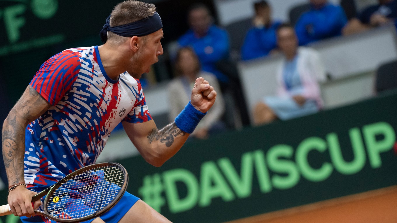 Športový TV program: Slovenskí tenisti nastúpia v kvalifikačnom súboji Davisovho pohára proti Srbsku.