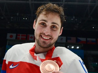 Tomáš Jurčo s bronzovou medailou zo ZOH 2022 v Pekingu.