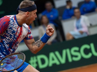 Športový TV program: Slovenskí tenisti nastúpia v kvalifikačnom súboji Davisovho pohára proti Srbsku.