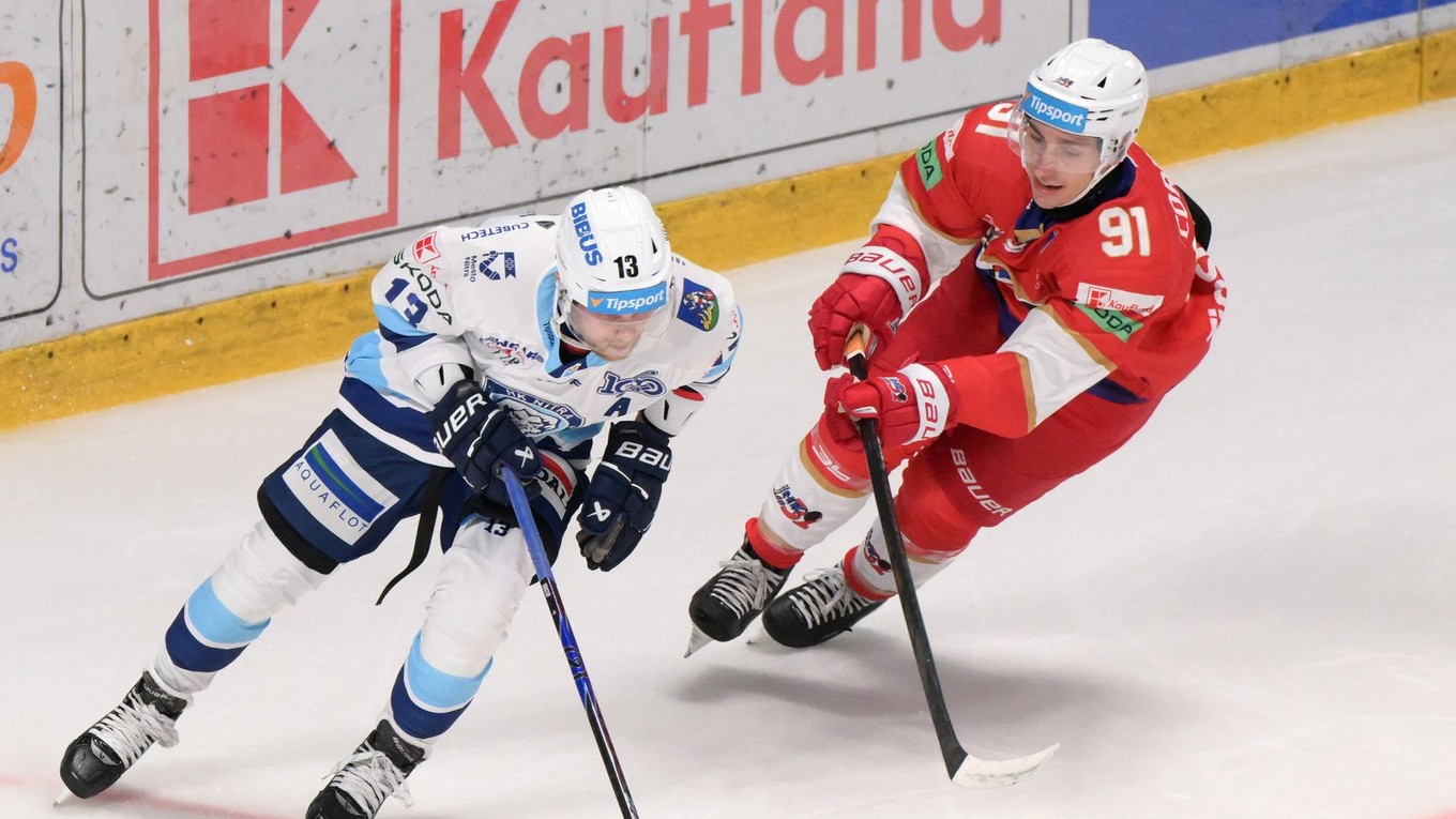 zľava Michal Krištof (Nitra) a Xavier Cormier (Liptovský Mikuláš)