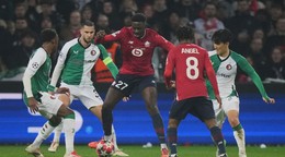 Slovenský futbalista a kapitán Feyenoordu Dávid Hancko v zápase Ligy majstrov proti Lille.