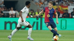 Frenkie de Jong (vpravo)