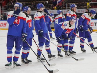 Slovenskí hokejisti pred zápasom Slovensko - Česko počas MS v hokeji do 20 rokov 2024.